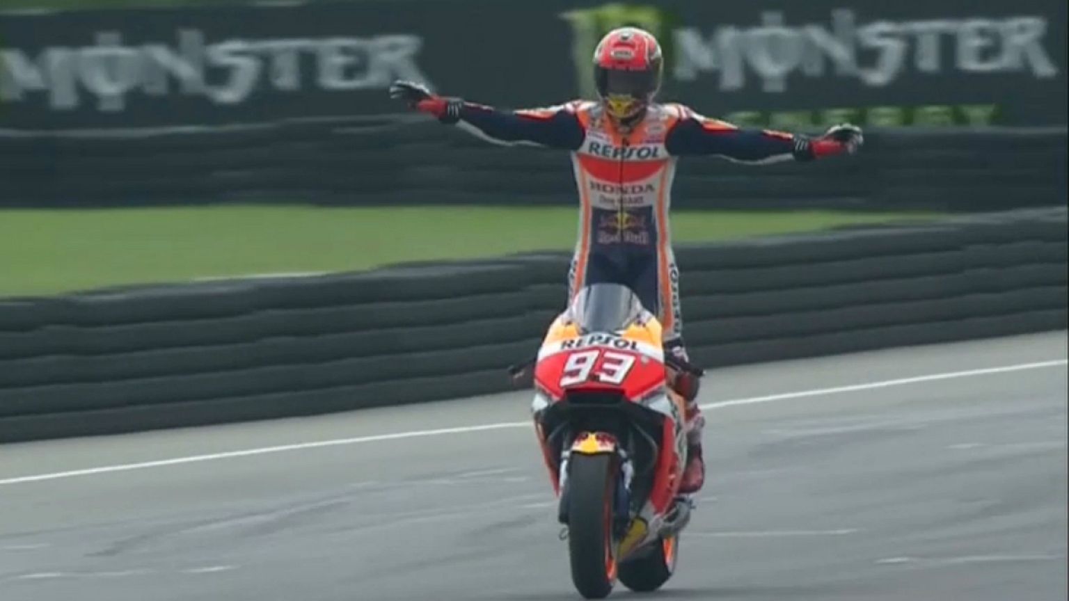 Podio español en el circuito de Brno con Ángel Nieto en el recuerdo