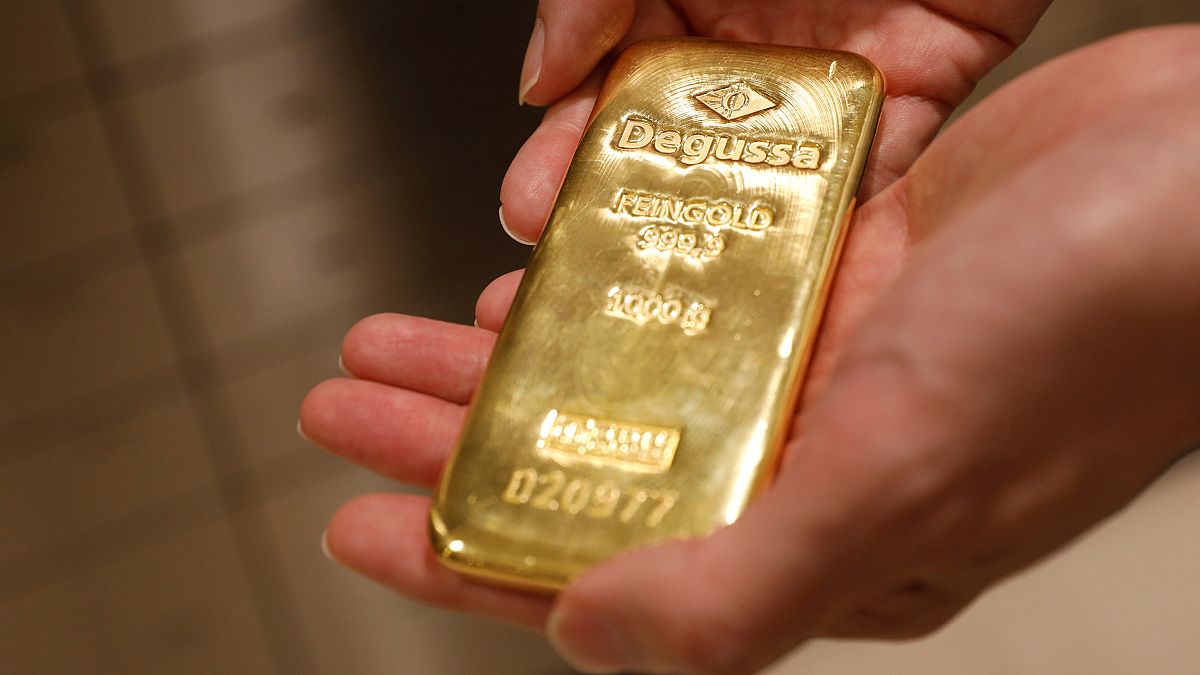 کشف ۲۵ کیلوگرم طلای قاچاق از مرد ویلچرنشین در فرودگاه بنگلادش