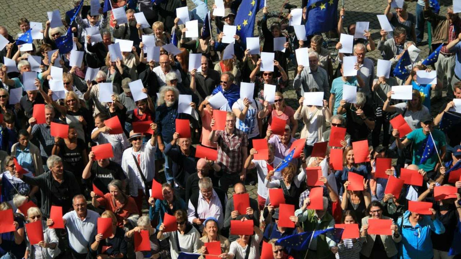 #PulseForPoland in 130 Städten - Solidaritätsdemos mit protestierenden Polen