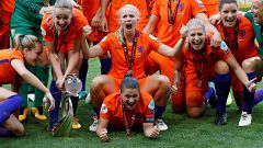 Tanz in Oranje: Niederländische Fußballerinnen feiern EM-Titel