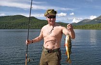 Russia: Putin va a pesca in Siberia