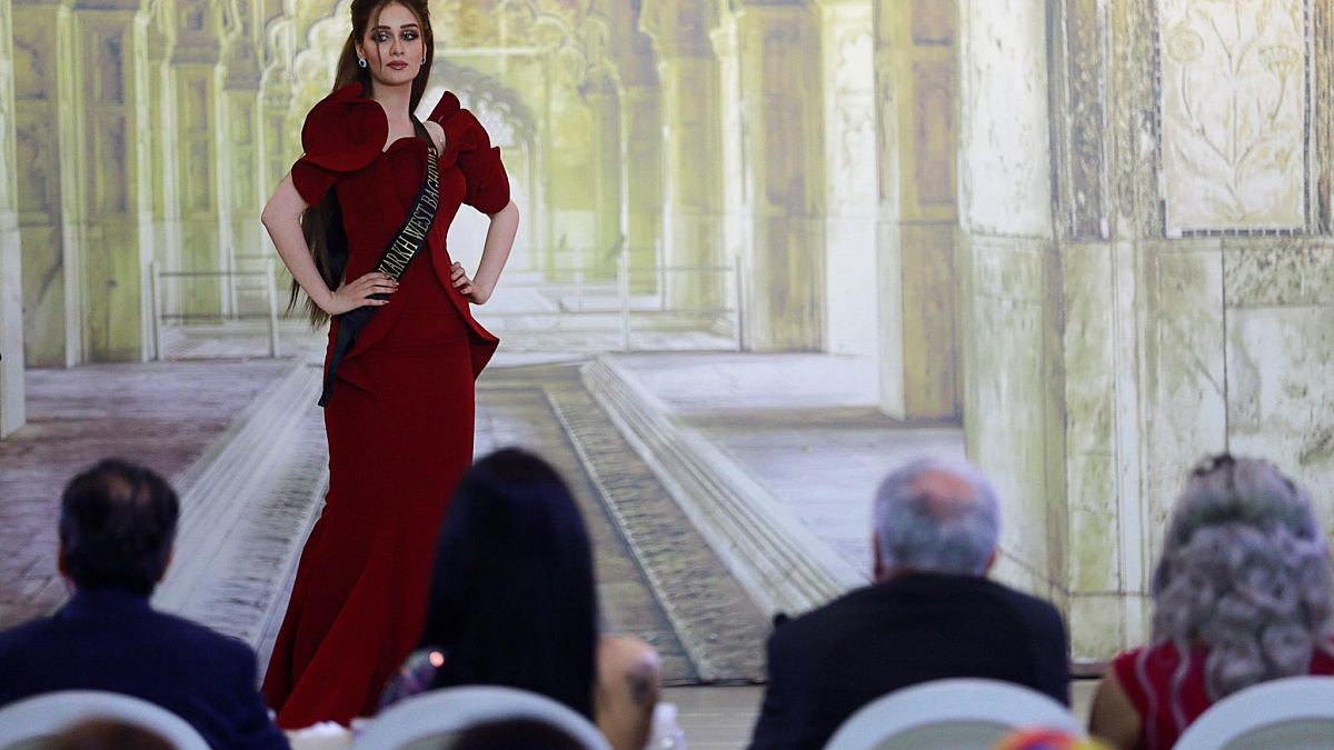 ملكة جمال العراق ردا على تجريدها من اللقب: "ياجبل مايهزك ريح"
