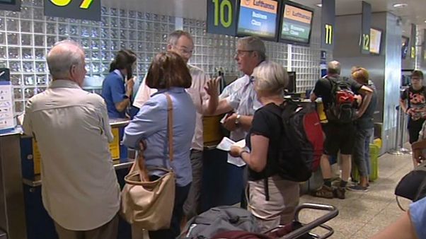 Madeira: oltre 100 voli cancellati a causa del vento Madeira: oltre 100 voli cancellati a causa del vento