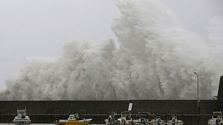 Japón azotado por un tifón que causa al menos dos muertos