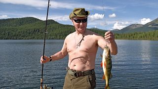 Ο ημίγυμνος Πούτιν, οι διακοπές και το ψάρεμα! - BINTEO