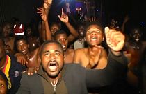 Göçmenler İspanya'ya girmenin sevincini yaşadı