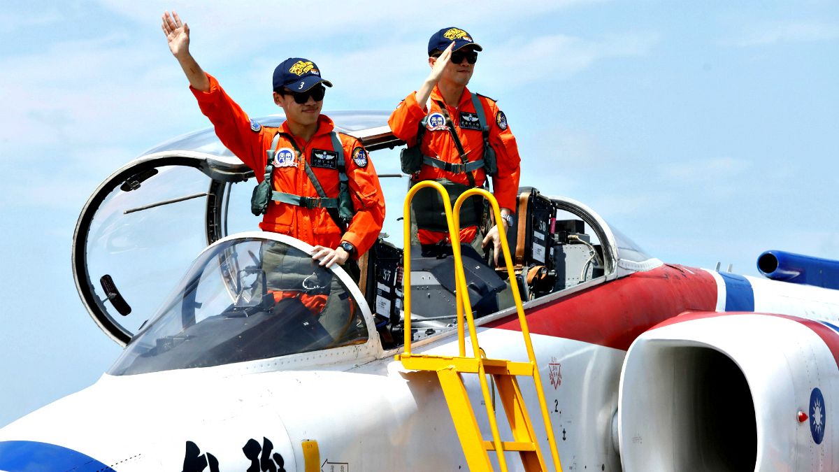 عرض القوات الجوية التايوانية قبل الذكرى السنوية