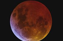 العالم على موعد مع خسوف جزئي للقمر