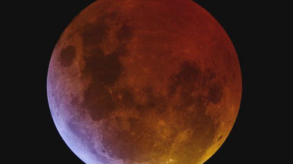 العالم على موعد مع خسوف جزئي للقمر العالم على موعد مع خسوف جزئي للقمر