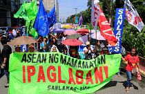 Háromszáz aktivista demonstrációja Manilában