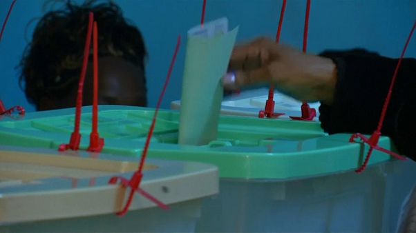 Assembleias de voto abertas no Quénia Assembleias de voto abertas no Quénia