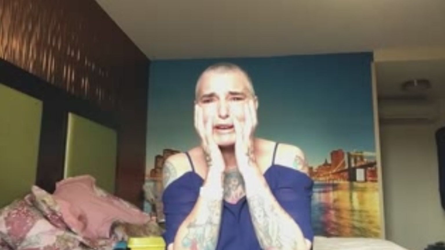 Videón kért segítséget Sinead O'Connor