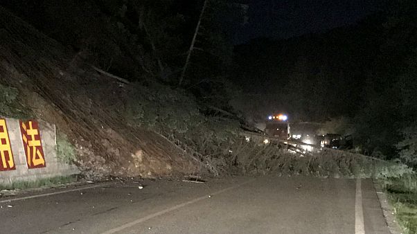 Cina: terremoto di magnitudo 6.5 nella provicina di Sichuan, si temono oltre 100 morti Cina: terremoto di magnitudo 6.5 nella provicina di Sichuan, si temono oltre 100 morti