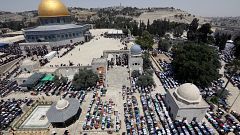اسرائيل تضيق الخناق على الفلسطينيين وتجردهم من إقاماتهم في القدس