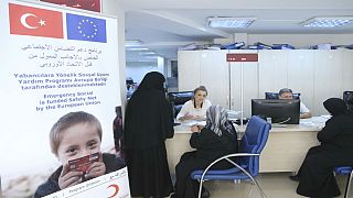 الاتحاد الأوروبي يقدم بطاقات دعم مادي للاجئين السوريين في تركيا