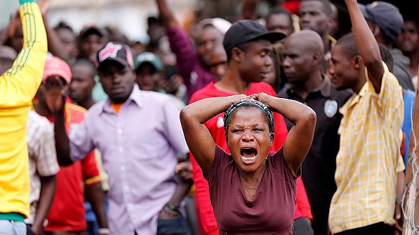 Dois manifestantes abatidos pela polícia em Nairobi Dois manifestantes abatidos pela polícia em Nairobi