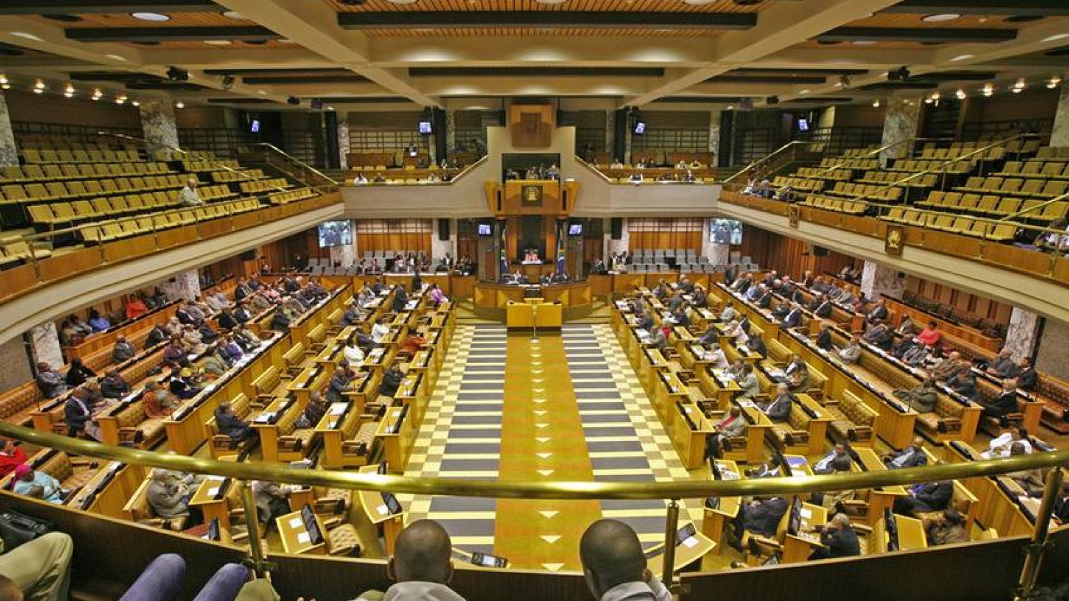 Oposição quer dissolver parlamento depois de rejeitada moção contra Zuma