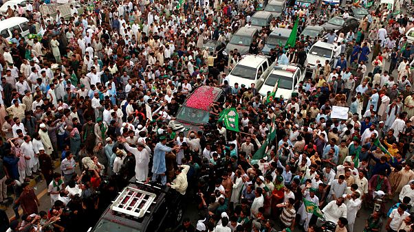 Görevden alınan eski Pakistan Başbakanı İslamabad'dan ayrıldı Görevden alınan eski Pakistan Başbakanı İslamabad'dan ayrıldı