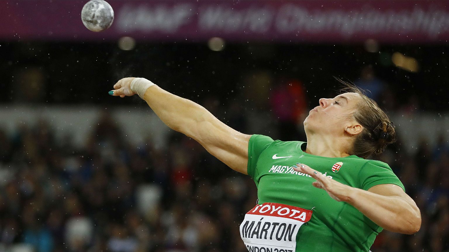 Márton Anita világbajnoki ezüstérmes súlylökésben