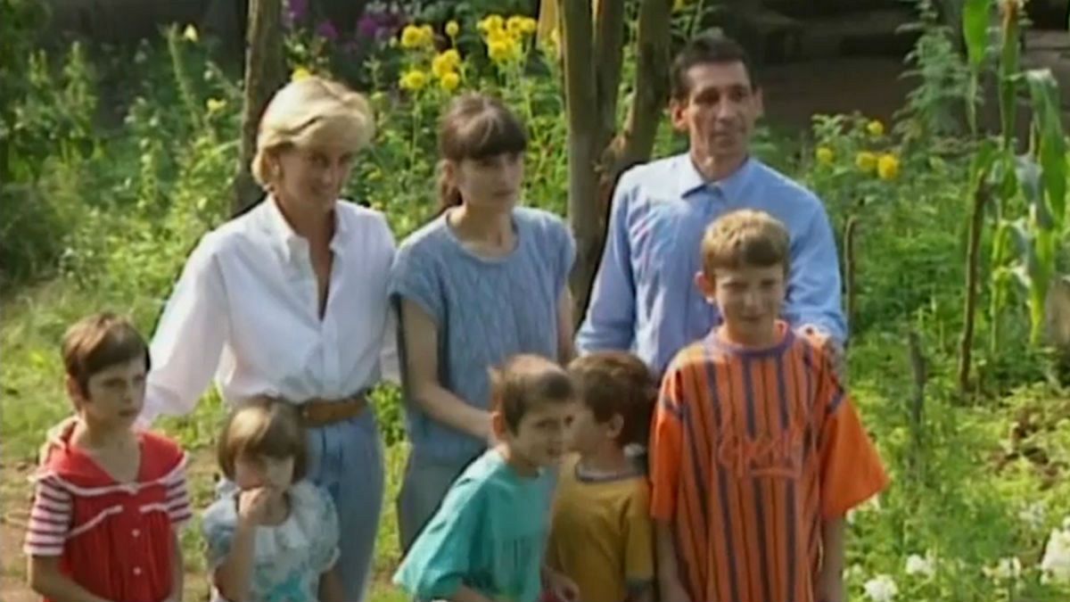 'Like a light at the end of the tunnel': Bosnian memories of Princess Diana