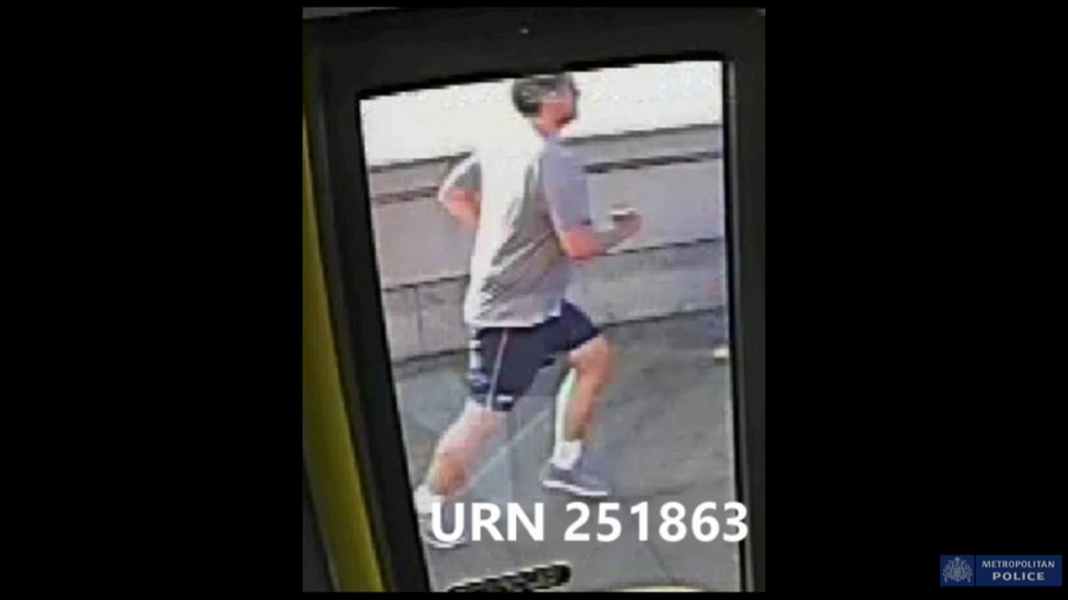 Megvan a futó, aki busz elé lökte a járókelőt