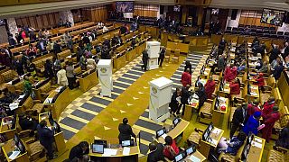 Afrique du Sud : l'opposition veut faire dissoudre le Parlement