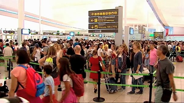 Барселона: работа аэропорта парализована Барселона: работа аэропорта парализована
