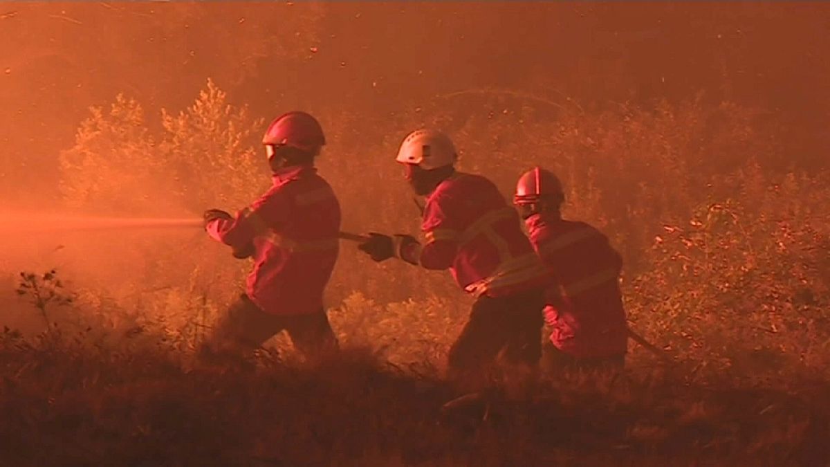 Tizenhat sérültje van a tűznek Portugáliában
