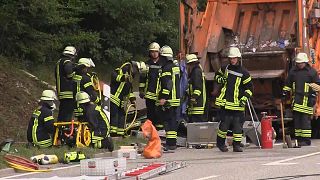 Horror in Nagold: 26-Tonnen-Müllwagen kippt auf Auto - 5 Tote