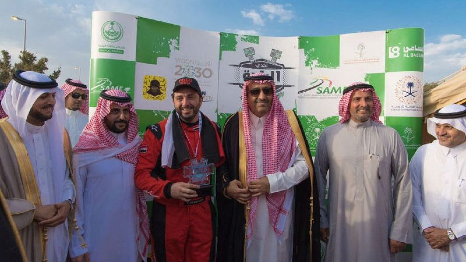 العلم السوري يرفع في السعودية