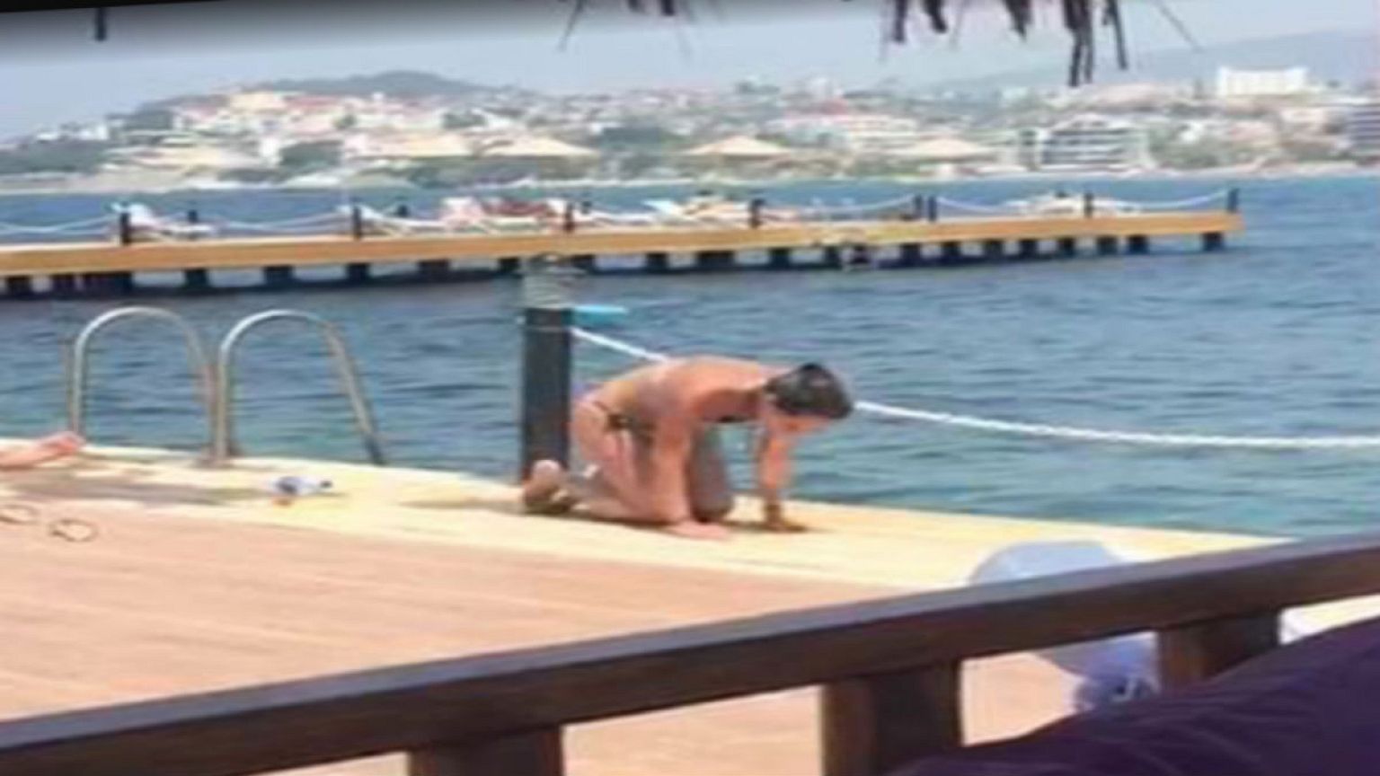 ظاهرة الصلاة بملابس السباحة