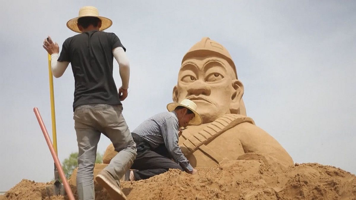 Sand sculpting in Shaanxi, China