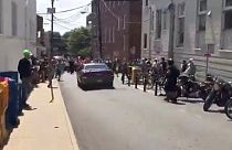 Carro atinge pessoas em Charlottesville