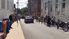 Gewalt in Charlottesville: Auto rast in Menge, 1 Tote
