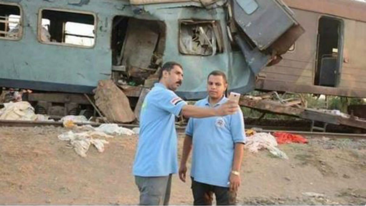 مصر تعاقب "مسعفي السيلفي" بحادث قطار الاسكندرية