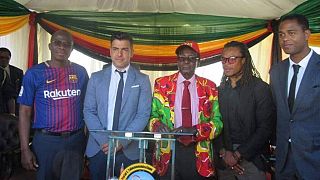 Ex-Barcelona stars, Kluivert and Davids, join Mugabe on campaign