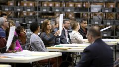 Image: Legally-Mandated Manual Re-Count Begins In Hotly Contested Florida S
