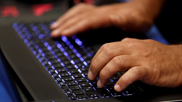 Hacker greifen vertrauliche Dokumente ab Hacker greifen vertrauliche Dokumente ab