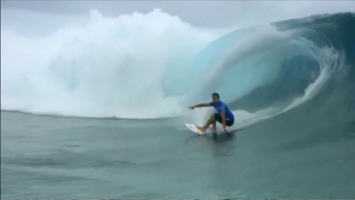 Julian Wilson vencedor da final de surf em Teahupoo