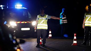 Francia: auto sfonda la vetrina di una pizzeria vicino a Parigi, morta una bambina