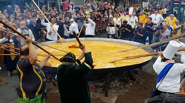 Belgians crack on with giant omelette despite toxic egg scandal Belgians crack on with giant omelette despite toxic egg scandal