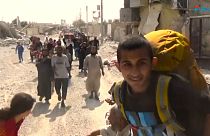 شاهد: نزوح المدنيين من الرقة