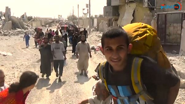 شاهد: نزوح المدنيين من الرقة شاهد: نزوح المدنيين من الرقة
