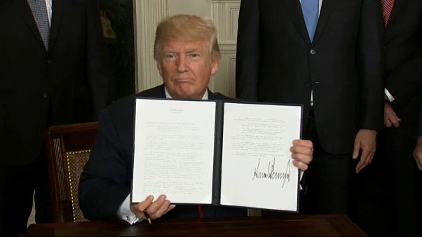 Αυξάνουν την εμπορική πίεση προς την Κίνα οι ΗΠΑ Αυξάνουν την εμπορική πίεση προς την Κίνα οι ΗΠΑ