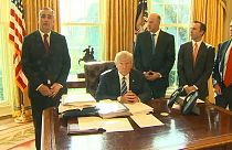 استقالة 3 من مستشاري ترامب على خلفية أحداث العنف في فرجينيا