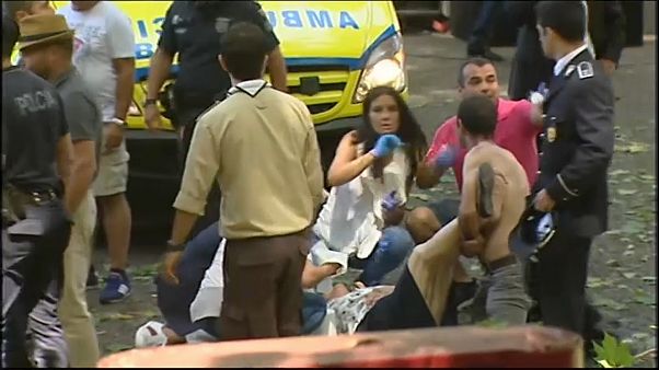 Queda de árvore mata 13 pessoas na Madeira Queda de árvore mata 13 pessoas na Madeira