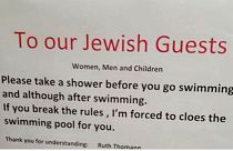 فندق سويسري يطلب من نزلائه اليهود الاستحمام قبل السباحة