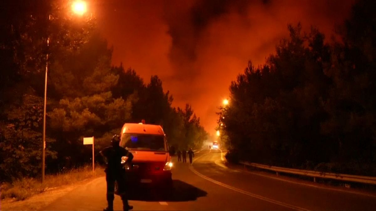 Grecia: incendi in varie aree del Paese, anche nelle prossimità di Atene