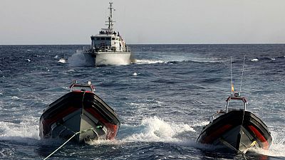 خفر السواحل الليبي يحتجز سفينة تابعة لجمعية إسبانية لمساعدة المهاجرين