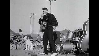 Elvis Presley ölümünün 40. yıl dönümünde anıldı